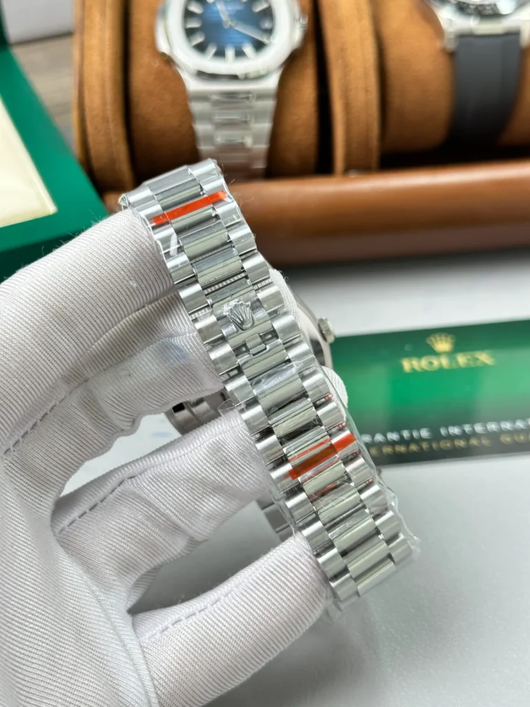 Super Clone Rolex Day-Date Bright Black Dial 228236-0003 40 mm — clasp and links