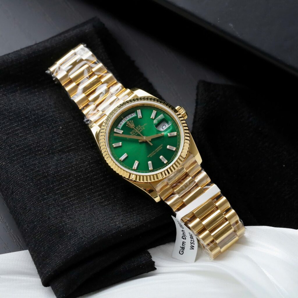 Super Clone Rolex Day-Date Bright Green Diamond Dial 128238-0130 36 mm — case and bezel