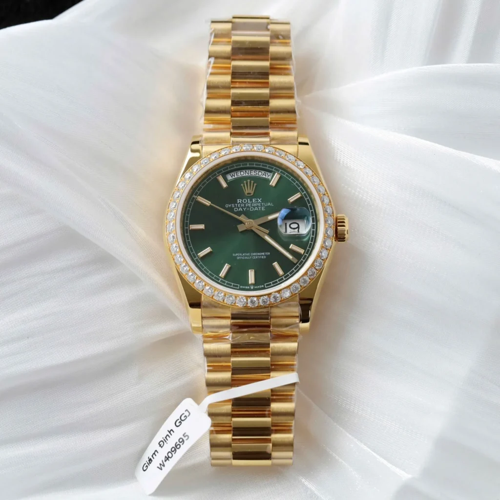 Super Clone Rolex Day-Date Bright Green Diamond Dial 128348rbr-0078 36 mm — dial close-up