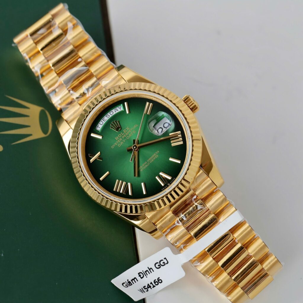 Super Clone Rolex Day-Date Green Ombré Dial 228238-0069 40 mm — dial close-up
