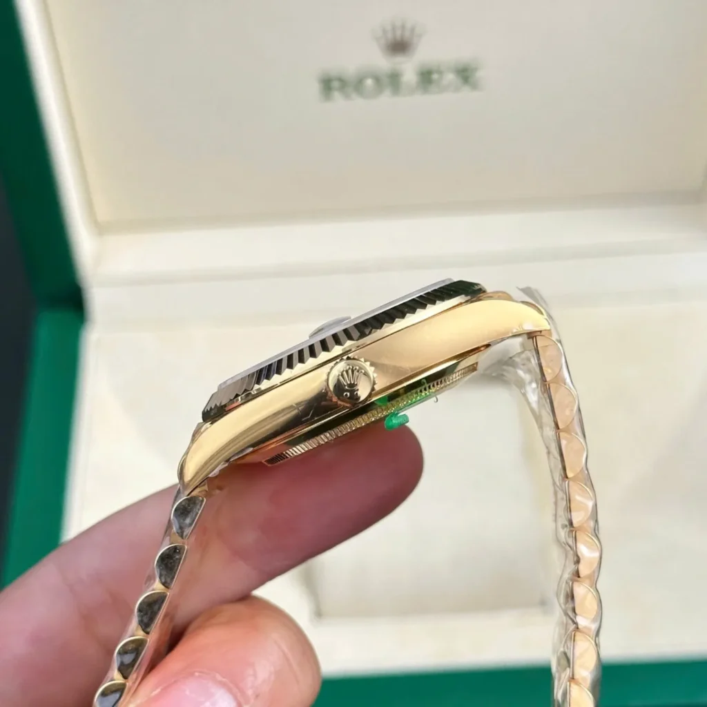 Super Clone Rolex Day-Date II Champagne Dial 228238 40 mm — clasp and links