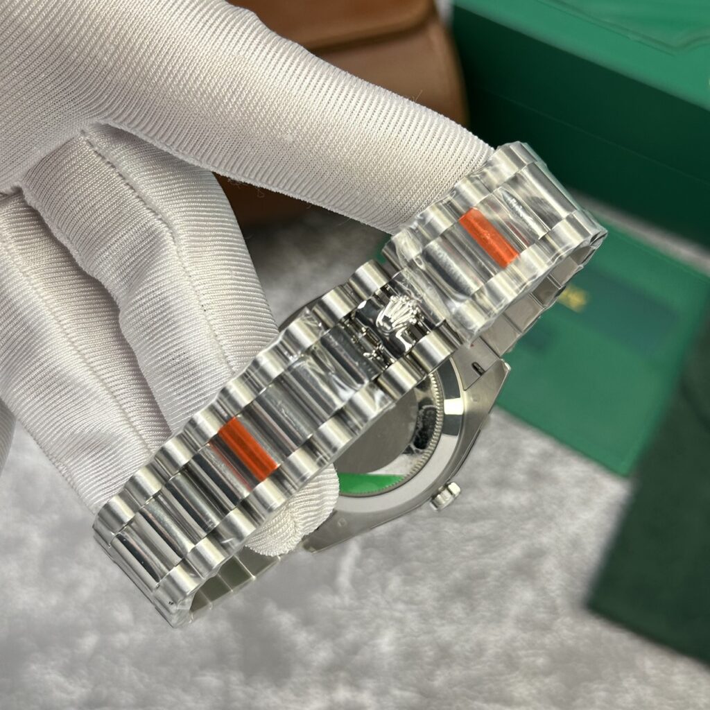 Super Clone Rolex Day-Date Ice Blue Diamond Dial 228236-0006 40 mm — clasp and links