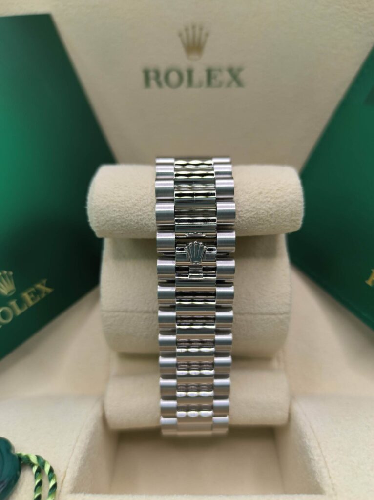 Super Clone Rolex Day-Date Ice blue Dial 228236 40 mm — clasp and links