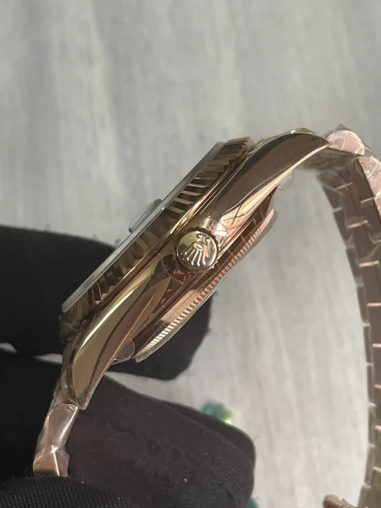 Super Clone Rolex Day-Date Olive Dial 128235 36 mm — clasp and links