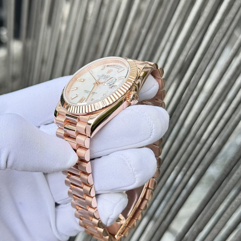Super Clone Rolex Day-Date White Mother-of-Pearl Diamond Dial 128235-0078 36 mm — clasp and links