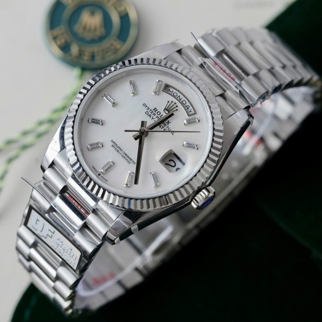 Super Clone Rolex Day-Date White Mother-of-Pearl Diamond Dial 128236-0021 36 mm — bracelet detail