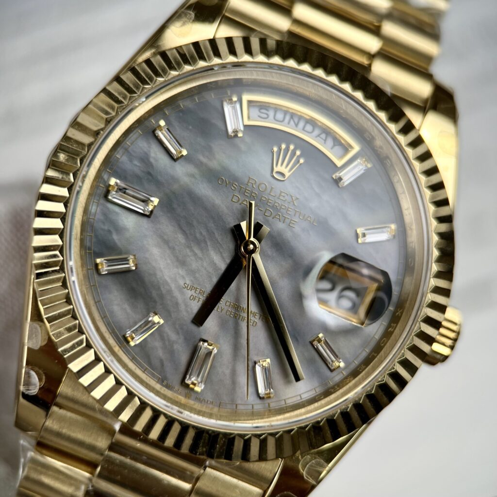 Super Clone Rolex Day-Date White Mother-of-Pearl Diamond Dial 128238-0123 36 mm — bracelet detail