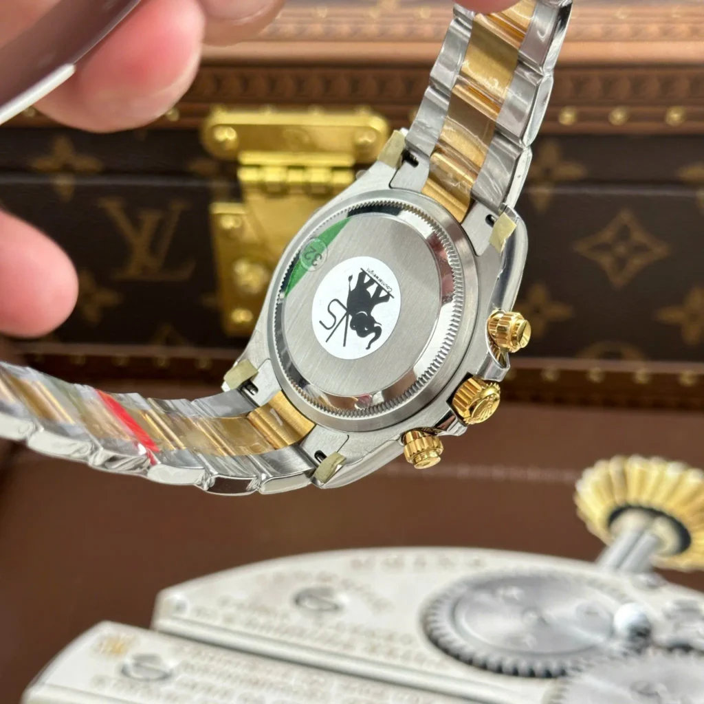 Super Clone Rolex Daytona Black Dial 126503 — bracelet detail