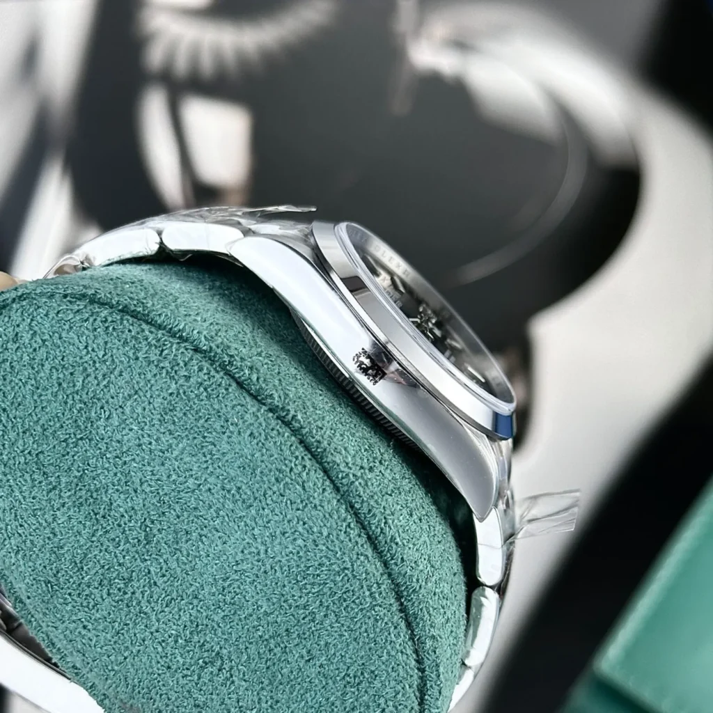 Super Clone Rolex Explorer Black Dial 224270 — clasp and links