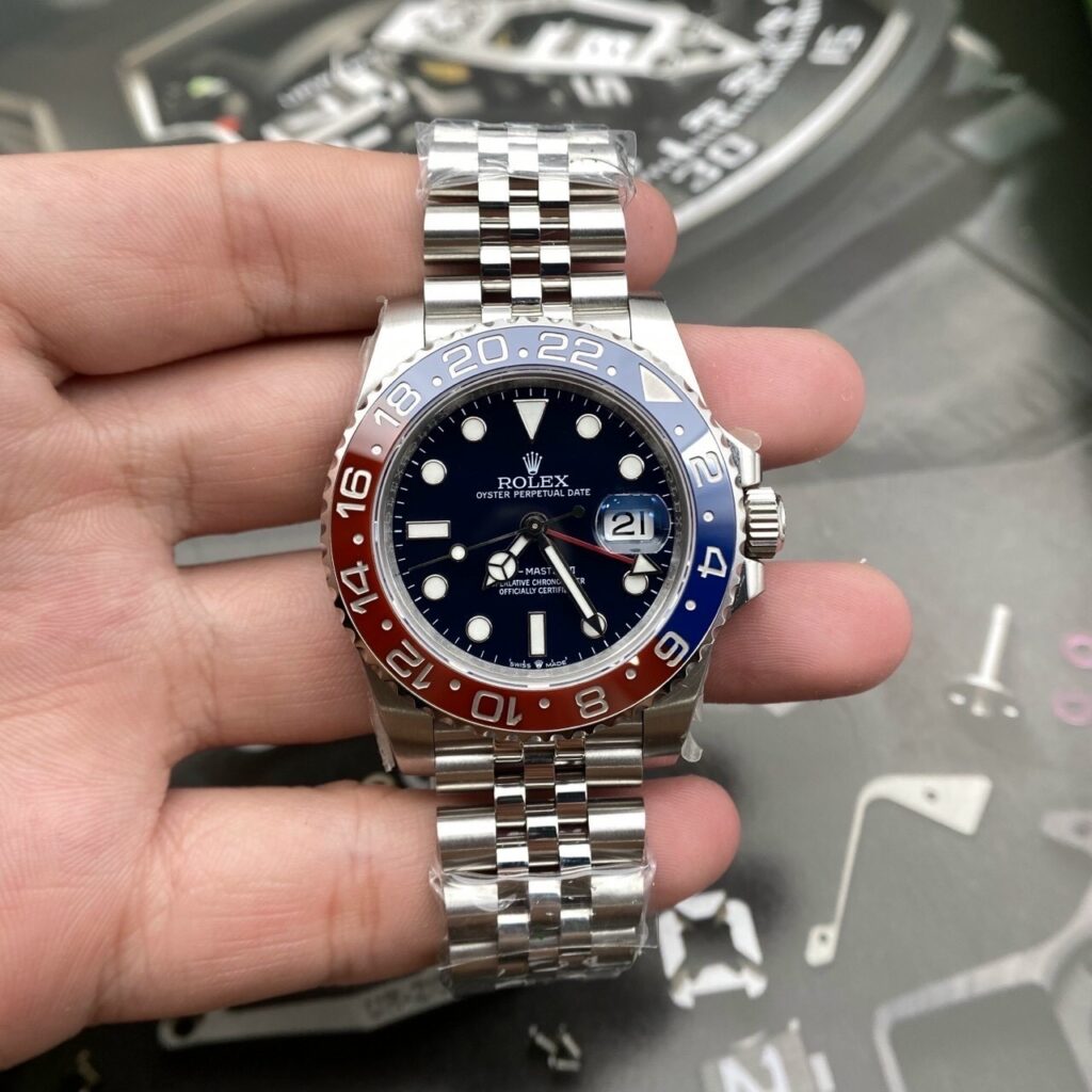 Super Clone Rolex GMT-Master II 126710BLRO “Pepsi” Jubilee — dial close-up