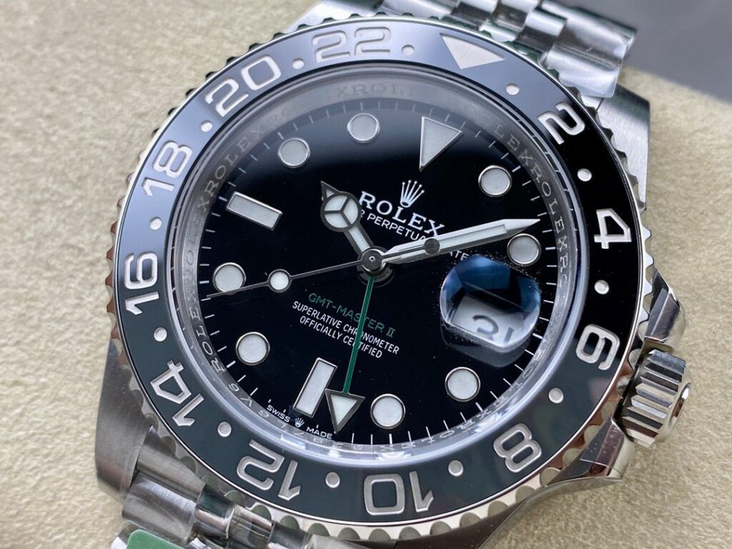 Super Clone Rolex GMT-Master II 126710GRNR “Bruce Wayne” Jubilee 2024 — dial close-up