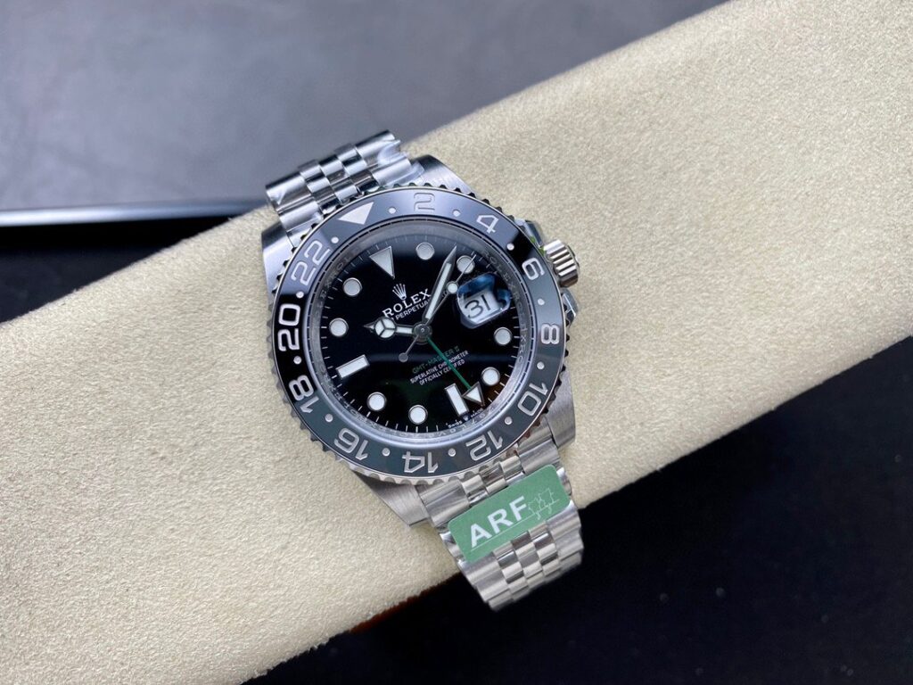Super Clone Rolex GMT-Master II 126710GRNR “Bruce Wayne” Jubilee 2024 — case and bezel