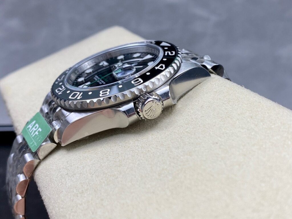 Super Clone Rolex GMT-Master II 126710GRNR “Bruce Wayne” Jubilee 2024 — side profile