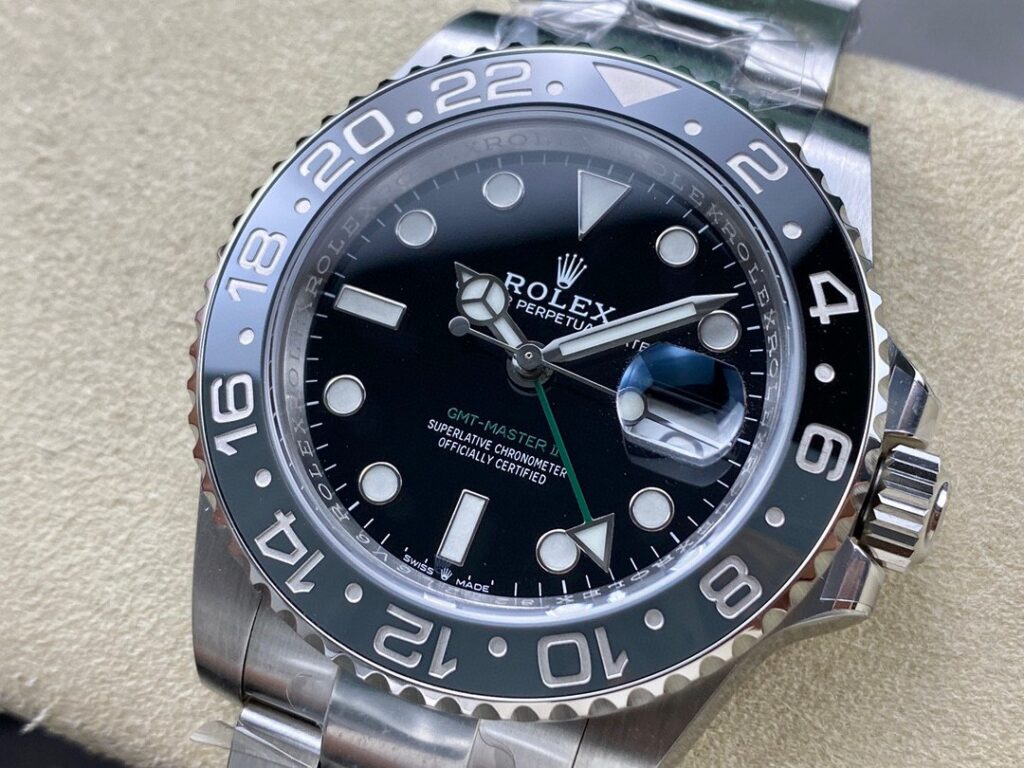 Super Clone Rolex GMT-Master II 126710GRNR “Bruce Wayne” Oyster 2024 — dial close-up