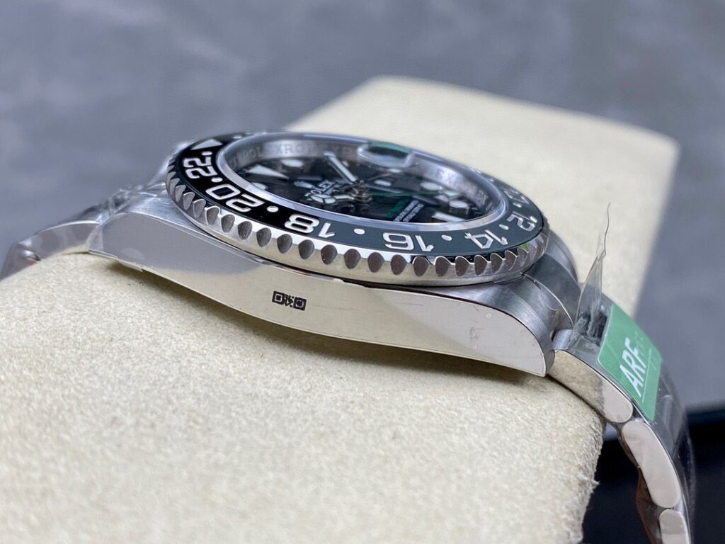 Super Clone Rolex GMT-Master II 126710GRNR “Bruce Wayne” Oyster 2024 — bracelet detail