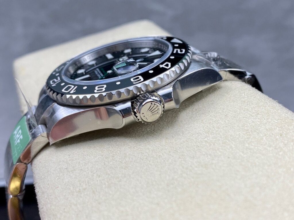 Super Clone Rolex GMT-Master II 126710GRNR “Bruce Wayne” Oyster 2024 — side profile