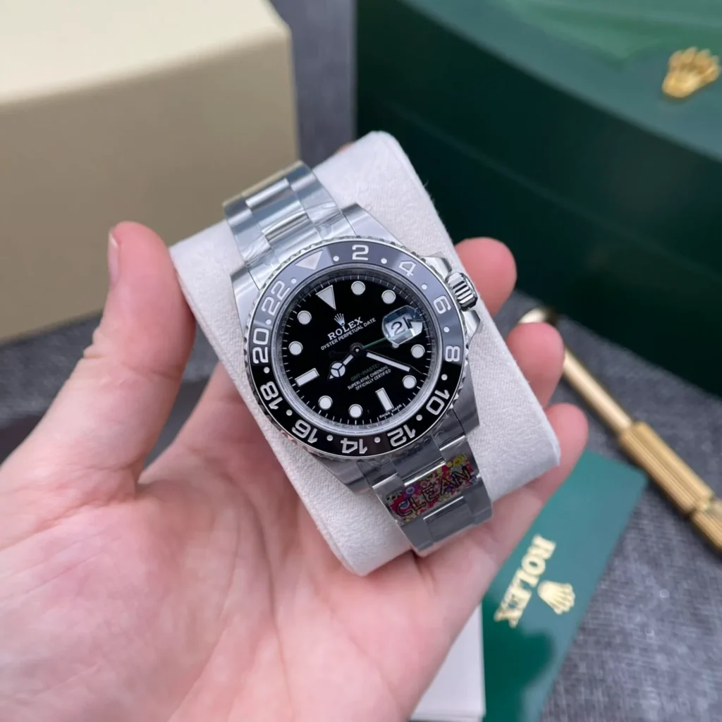 Super Clone Rolex GMT-Master II Black Dial 116710 — case and bezel