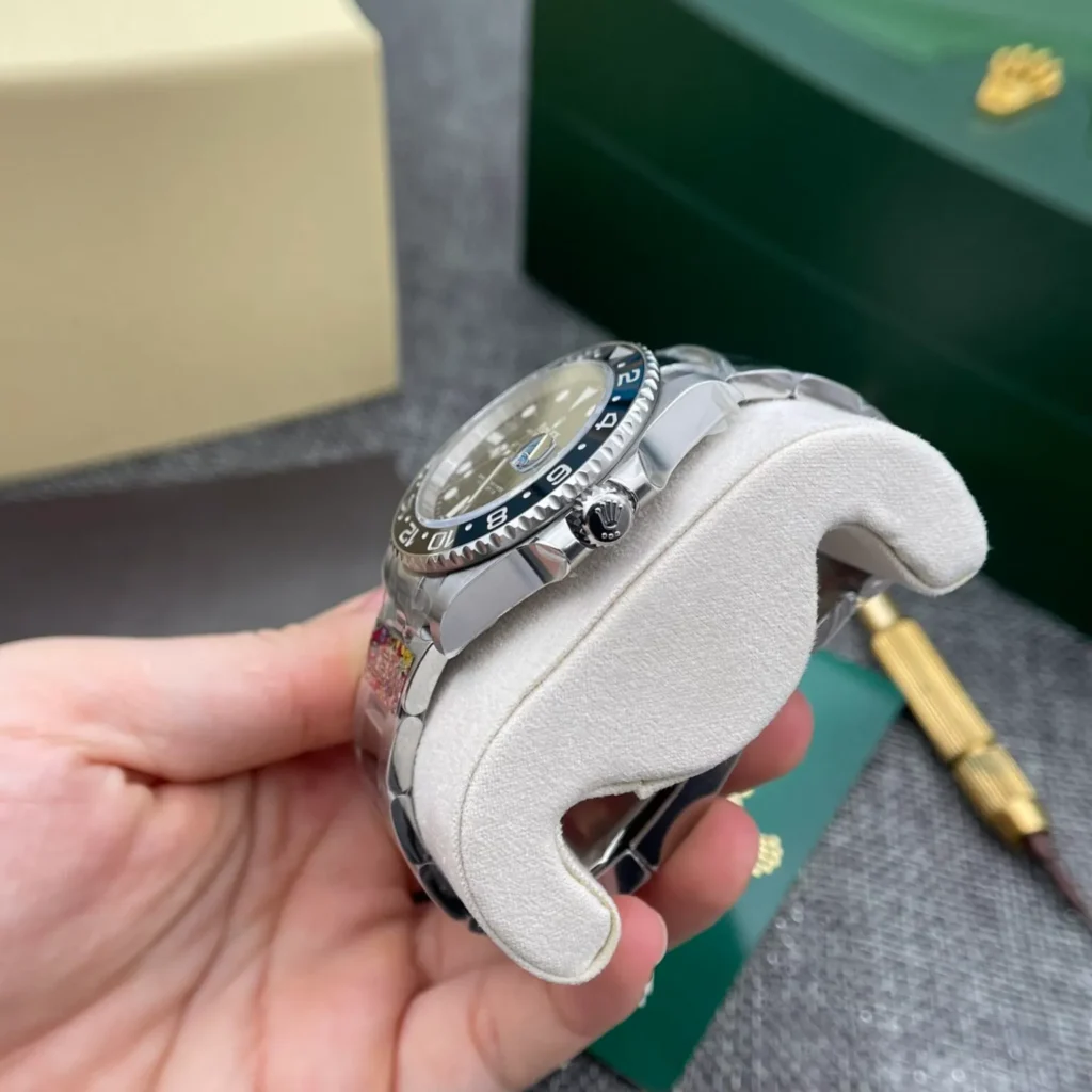 Super Clone Rolex GMT-Master II Black Dial 116710 — bracelet detail