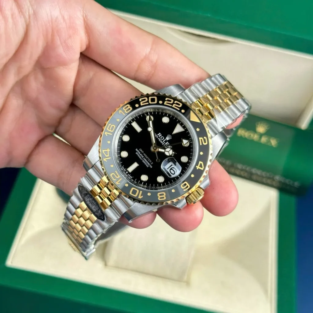 Super Clone Rolex GMT-Master II Black Dial “Zombie” 126713GRNR — case and bezel