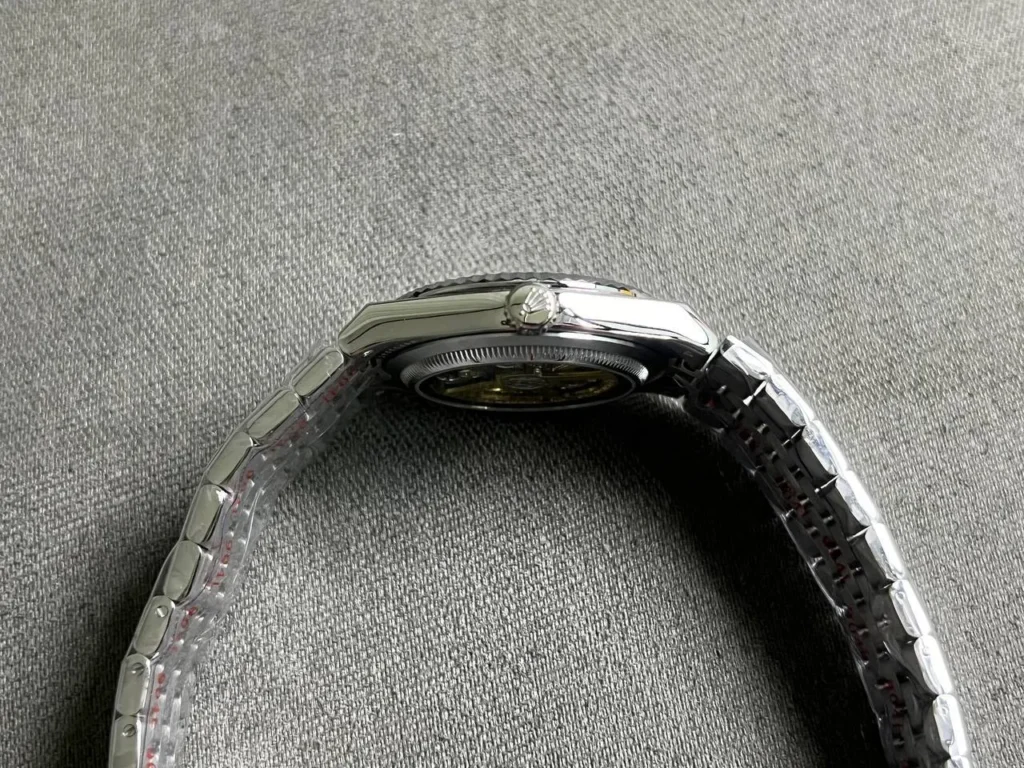 Super Clone Rolex Land-Dweller 36 mm Stainless Steel (2025) — side profile
