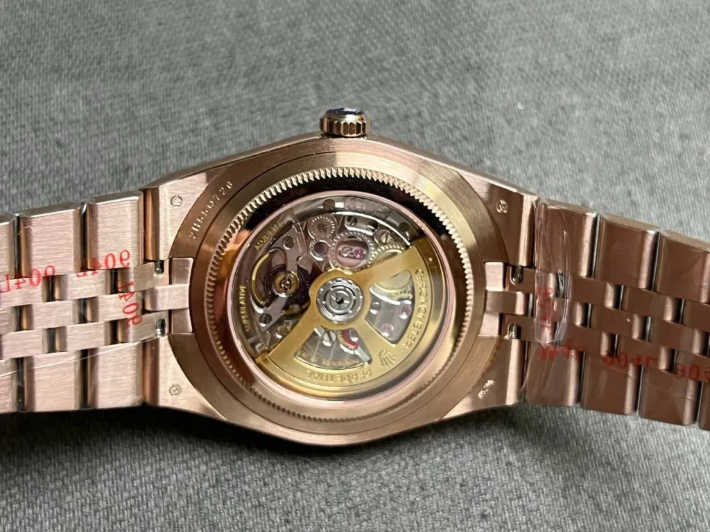 Super Clone Rolex Land-Dweller 40 mm Everose gold (2025) — case and bezel