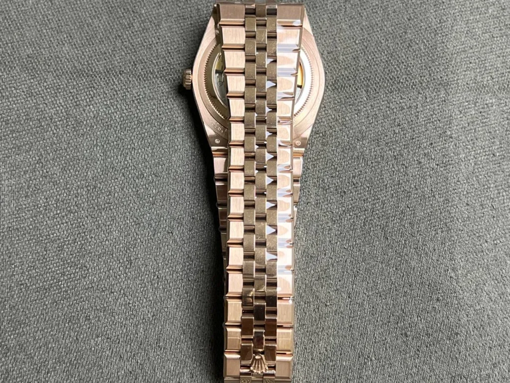 Super Clone Rolex Land-Dweller 40 mm Everose gold (2025) — bracelet detail