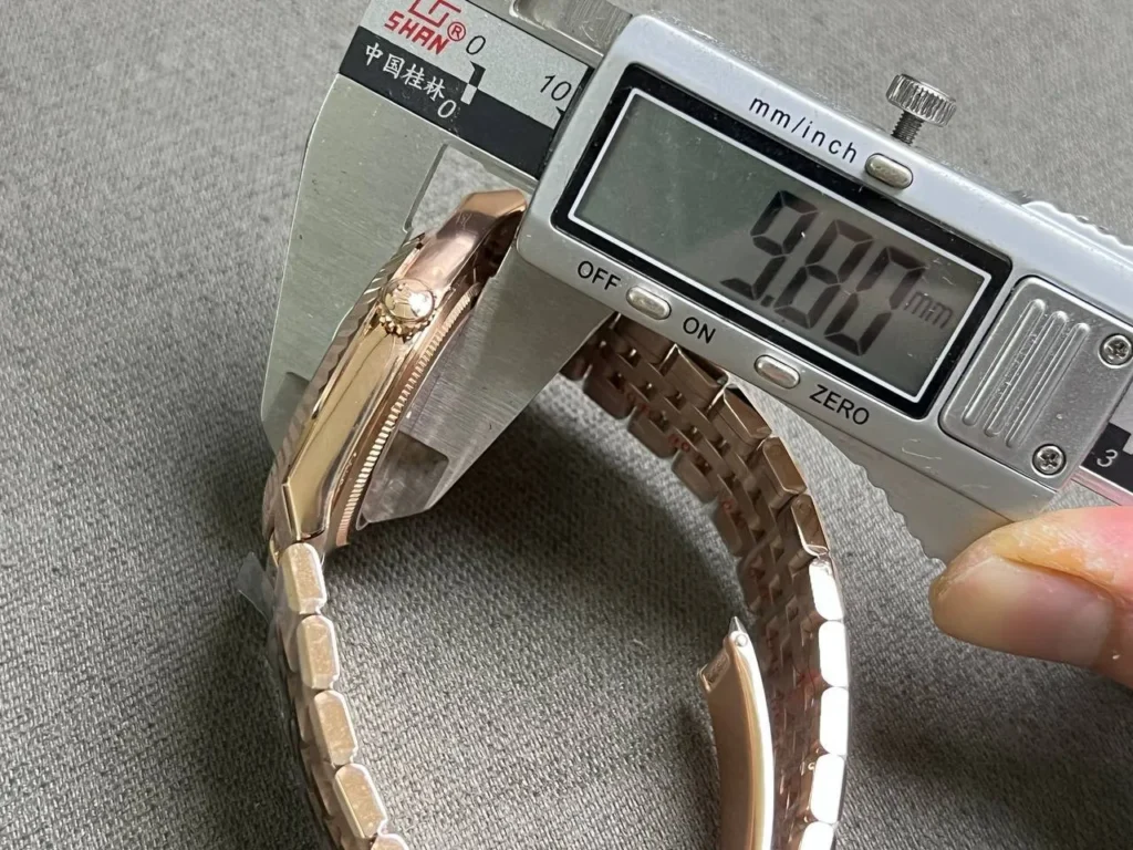 Super Clone Rolex Land-Dweller 40 mm Everose gold (2025) — clasp and links