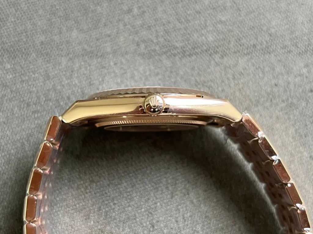 Super Clone Rolex Land-Dweller 40 mm Everose gold (2025) — movement / caseback view