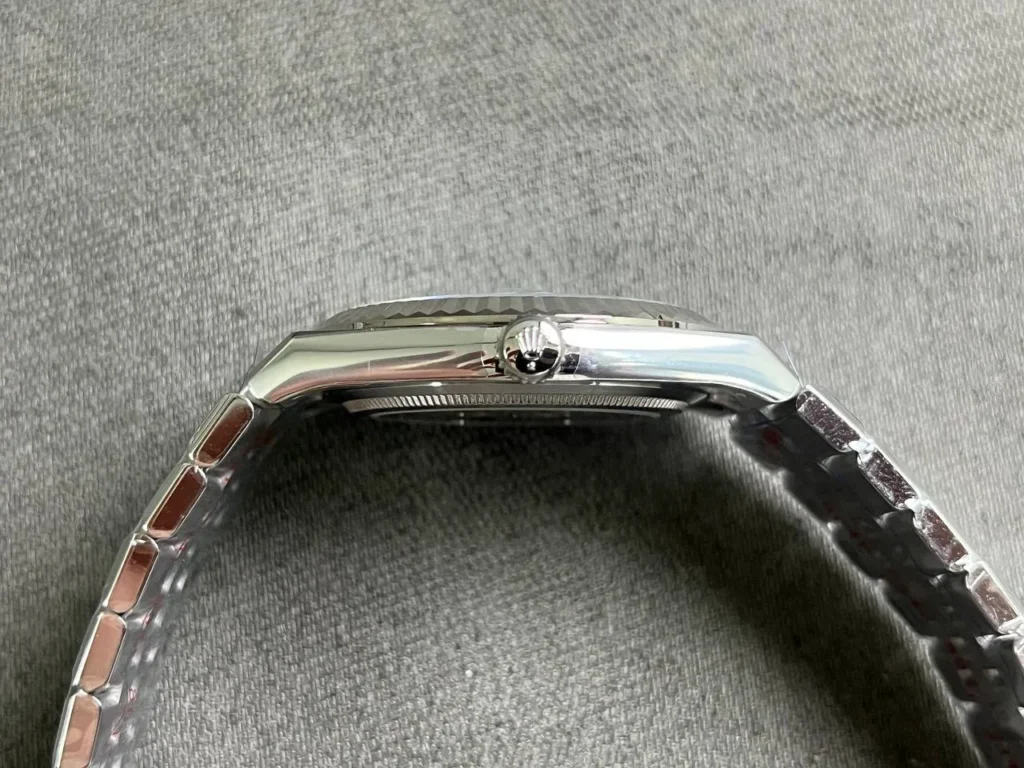 Super Clone Rolex Land-Dweller 40 mm Ice Blue Dial (2025) — side profile