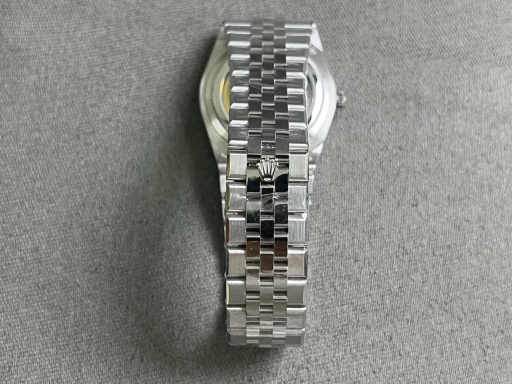 Super Clone Rolex Land-Dweller 40 mm Ice Blue Dial (2025) — clasp and links