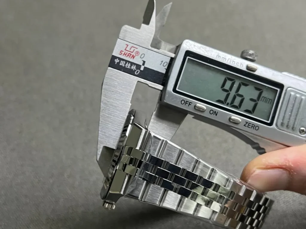 Super Clone Rolex Land-Dweller 40 mm Stainless Steel (2025) — case and bezel