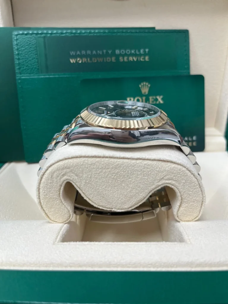 Super Clone Rolex Sky-Dweller Bright black Dial 336933 Jubilee — bracelet detail