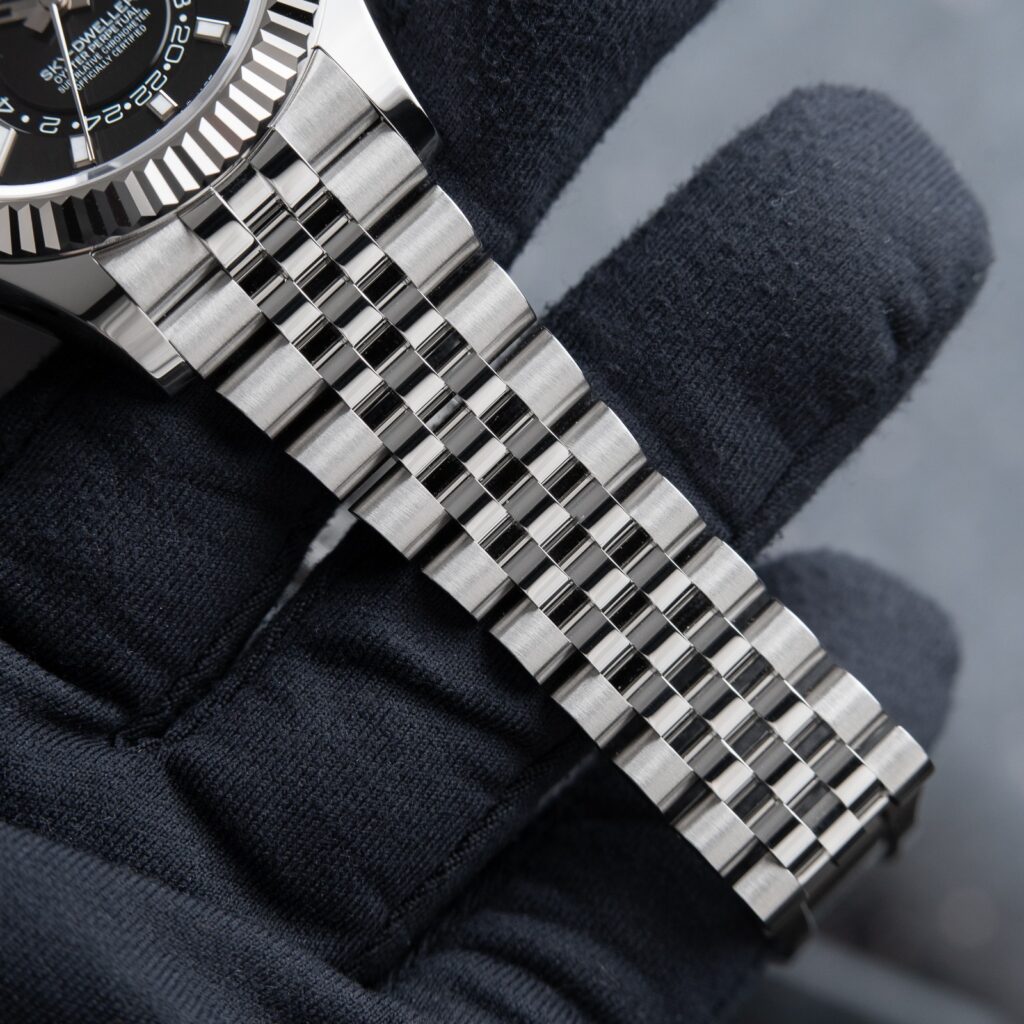 Super Clone Rolex Sky-Dweller Bright black Dial 336934 Jubilee — bracelet detail
