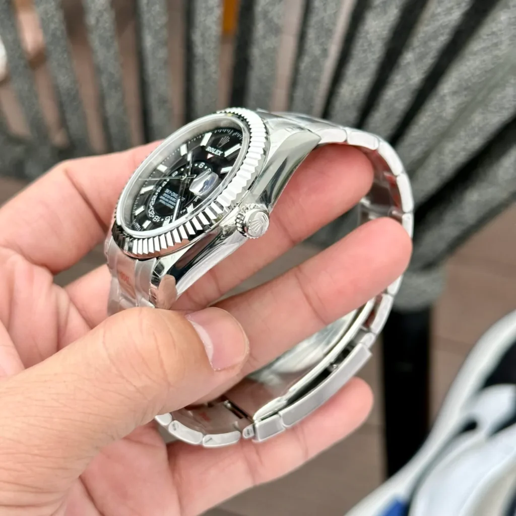 Super Clone Rolex Sky-Dweller Bright black Dial 336934 Oyster — bracelet detail