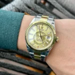 Super Clone Rolex Sky-Dweller Champagne Dial 336933 — clasp and links