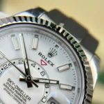 Super Clone Rolex Sky-Dweller Intense white Dial 336239 — clasp and links