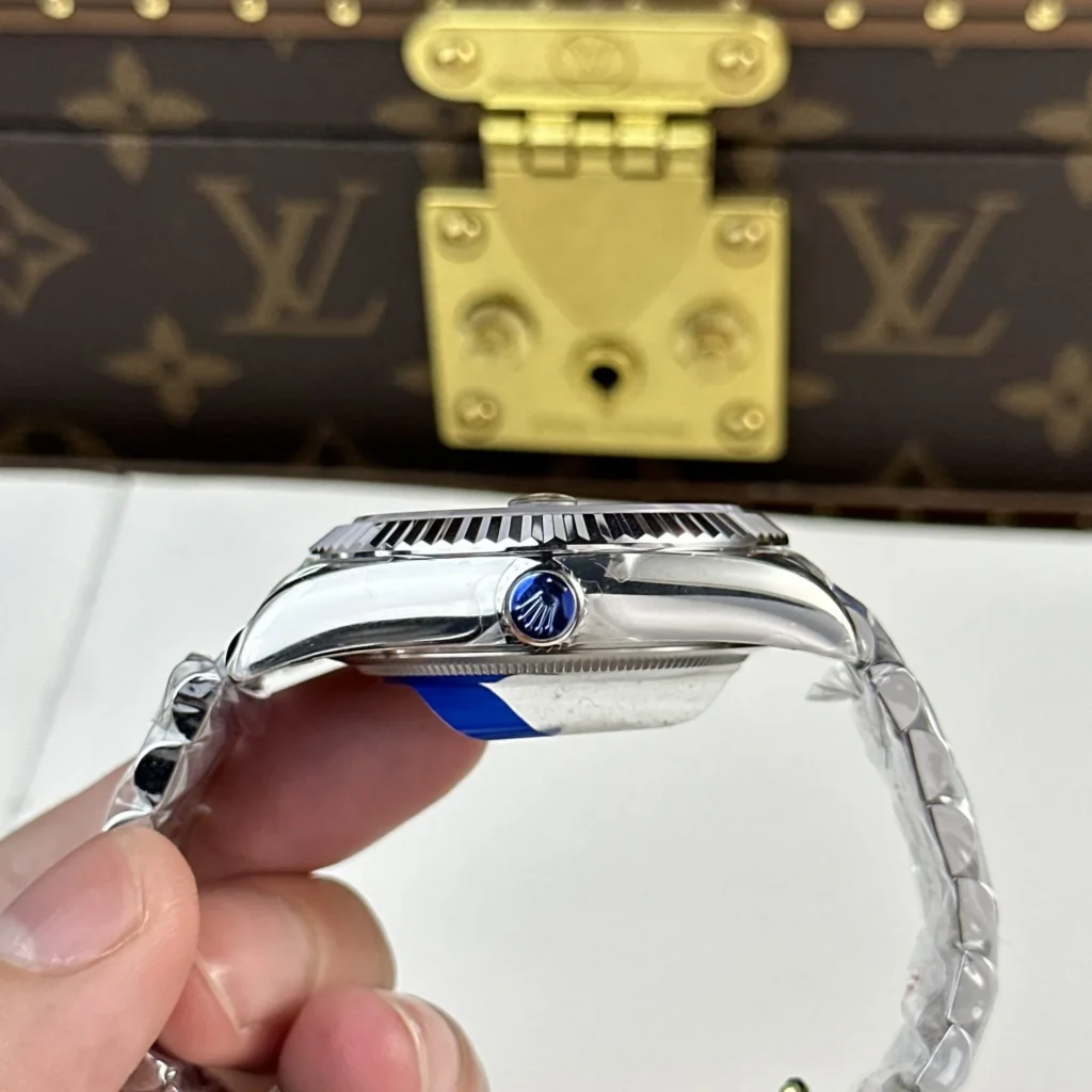 Super Clone Rolex Sky-Dweller Intense white Dial 336934 Jubilee — clasp and links