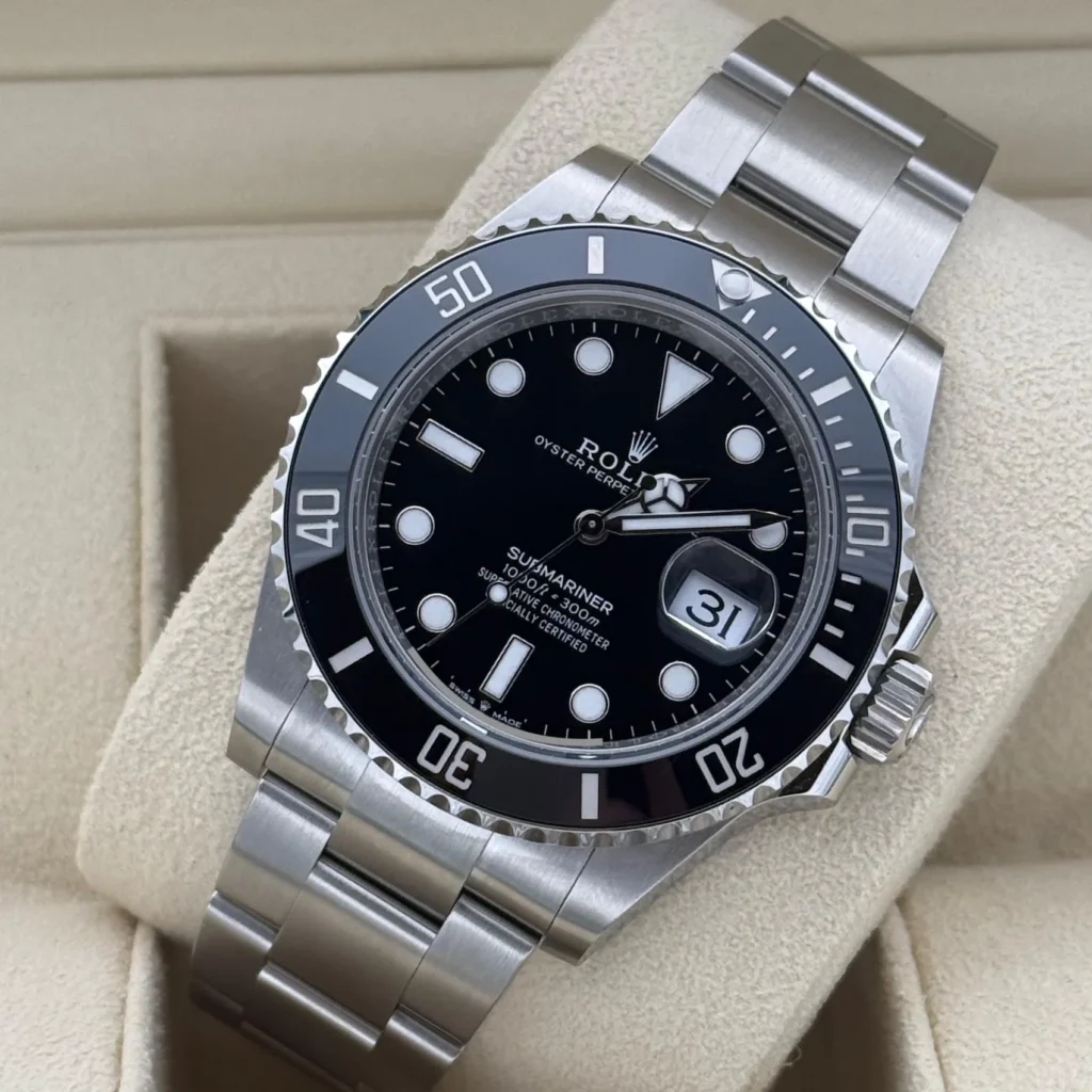 Super Clone Rolex Submariner Black Dial 126610LN — bracelet detail