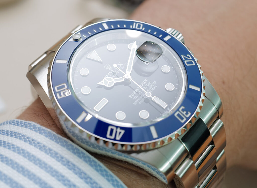 Super Clone Rolex Submariner “Cookie Monster” Black Dial 126619LB — side profile