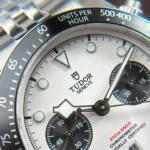 Super Clone Tudor Black Bay Chrono M79360N-0002 41mm — clasp and links