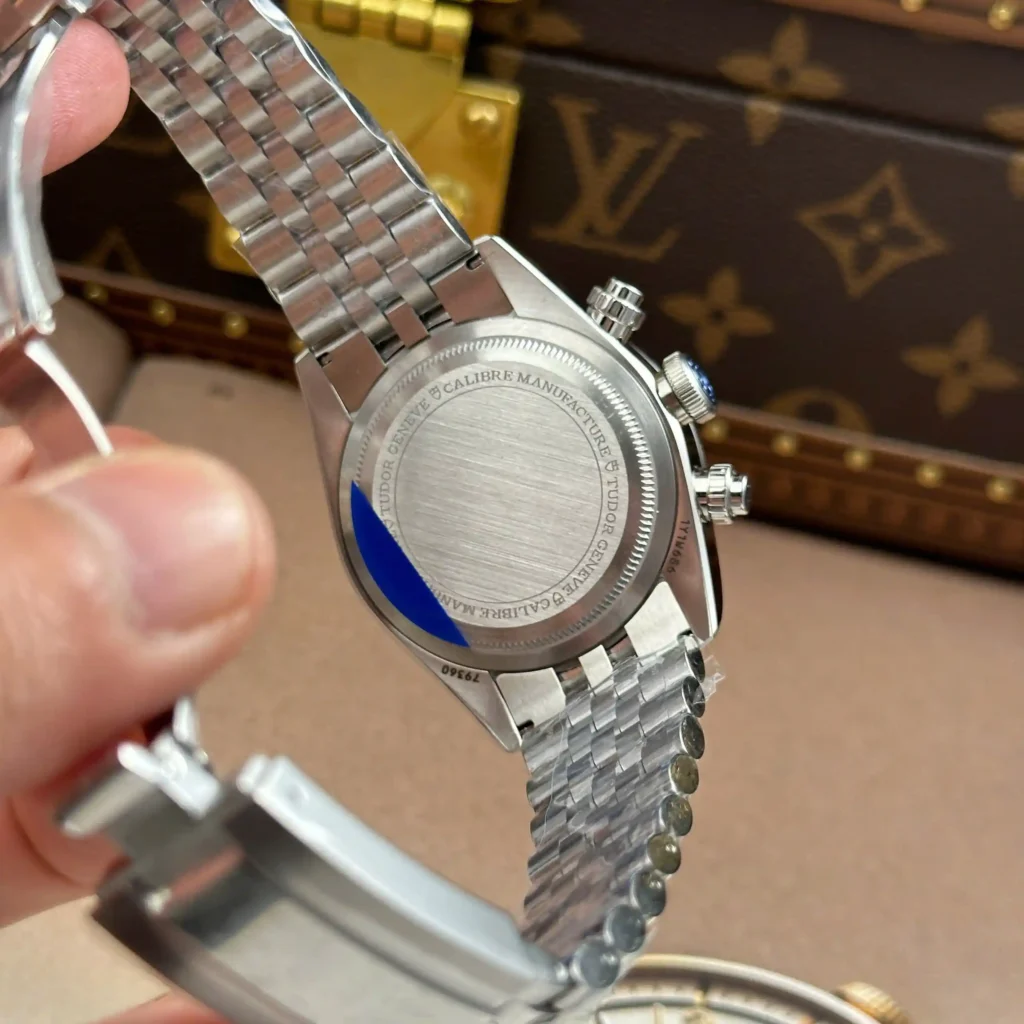 Super Clone Tudor Black Bay Chrono M79360N-0024 41mm — movement / caseback view