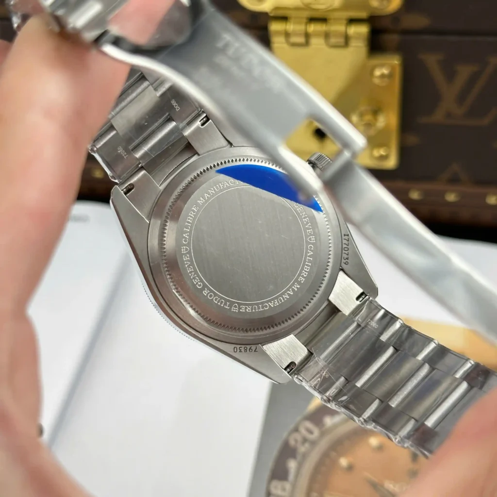Super Clone Tudor Black Bay Gmt M79830RB-0001 41mm — movement / caseback view