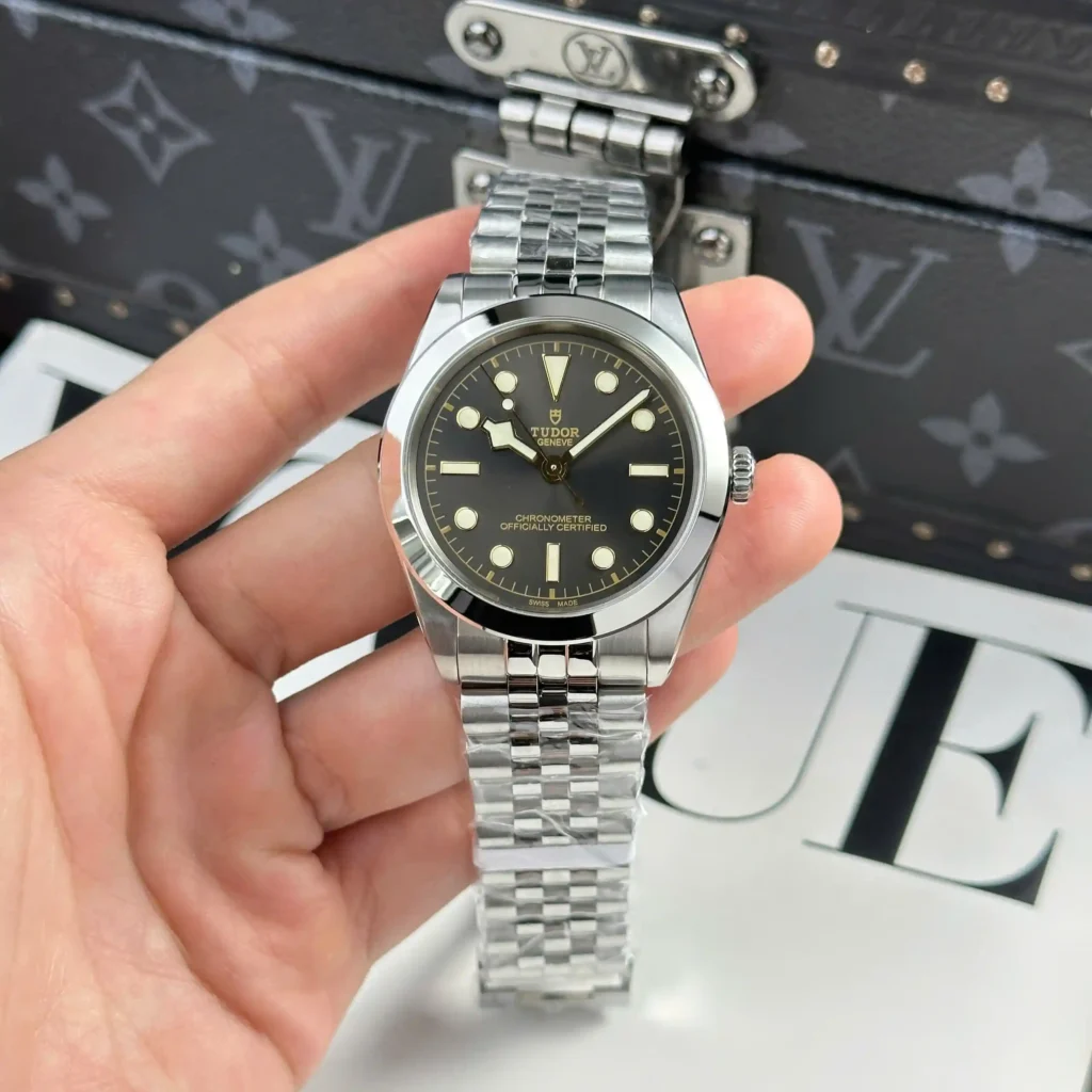 Super Clone Tudor Black Bay M79660-0001 39mm — case and bezel
