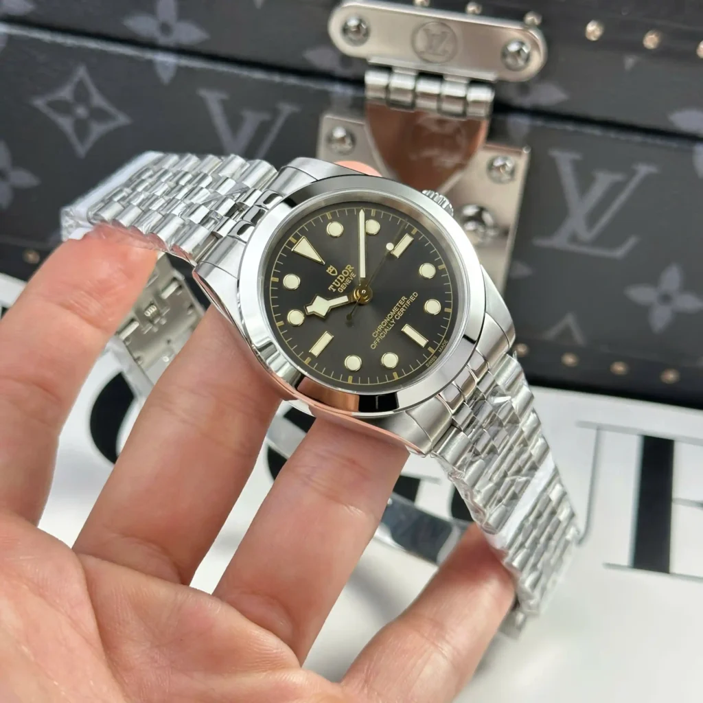 Super Clone Tudor Black Bay M79660-0001 39mm — clasp and links