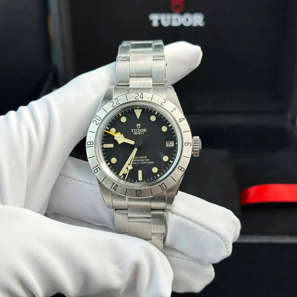 Super Clone Tudor Black Bay Pro M79470-0001 39mm Titanium — bracelet detail