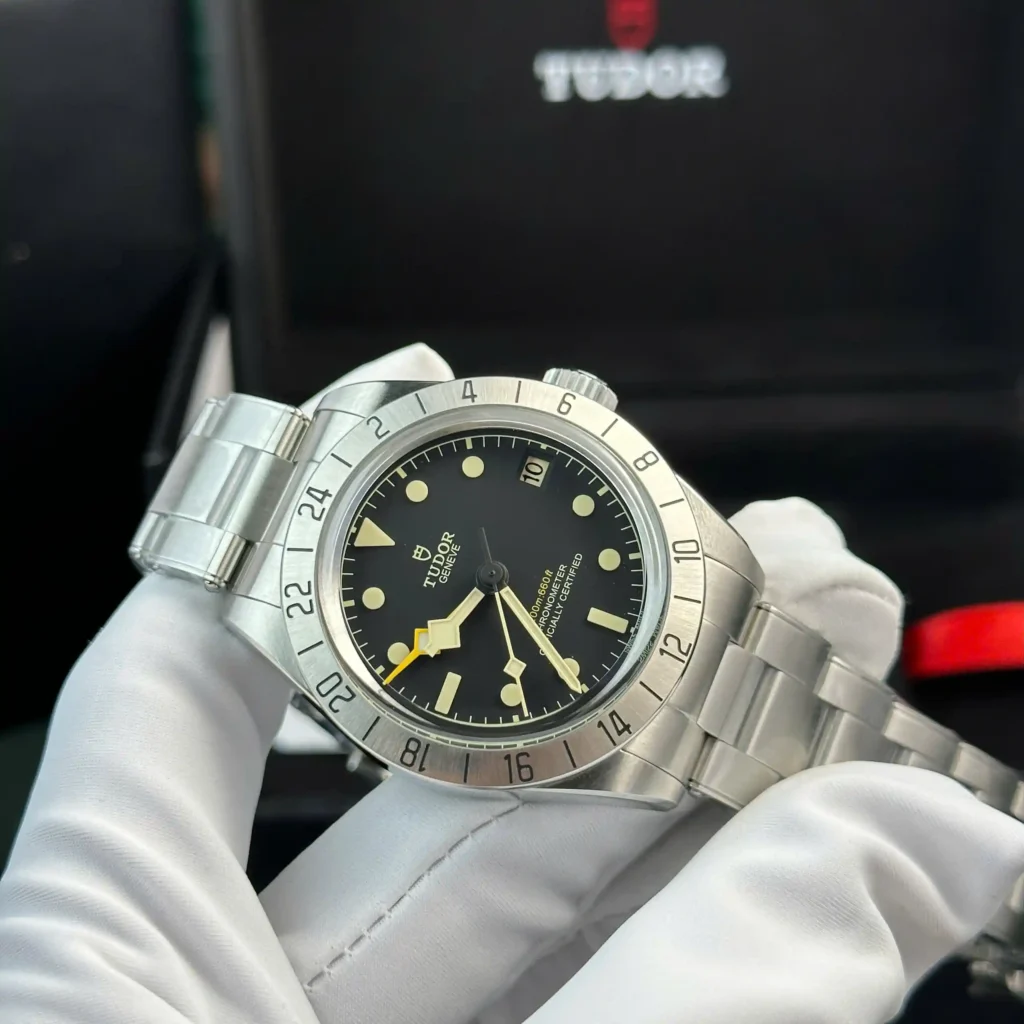 Super Clone Tudor Black Bay Pro M79470-0001 39mm Titanium — side profile