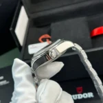 Super Clone Tudor Black Bay Pro M79470-0001 39mm Titanium — clasp and links