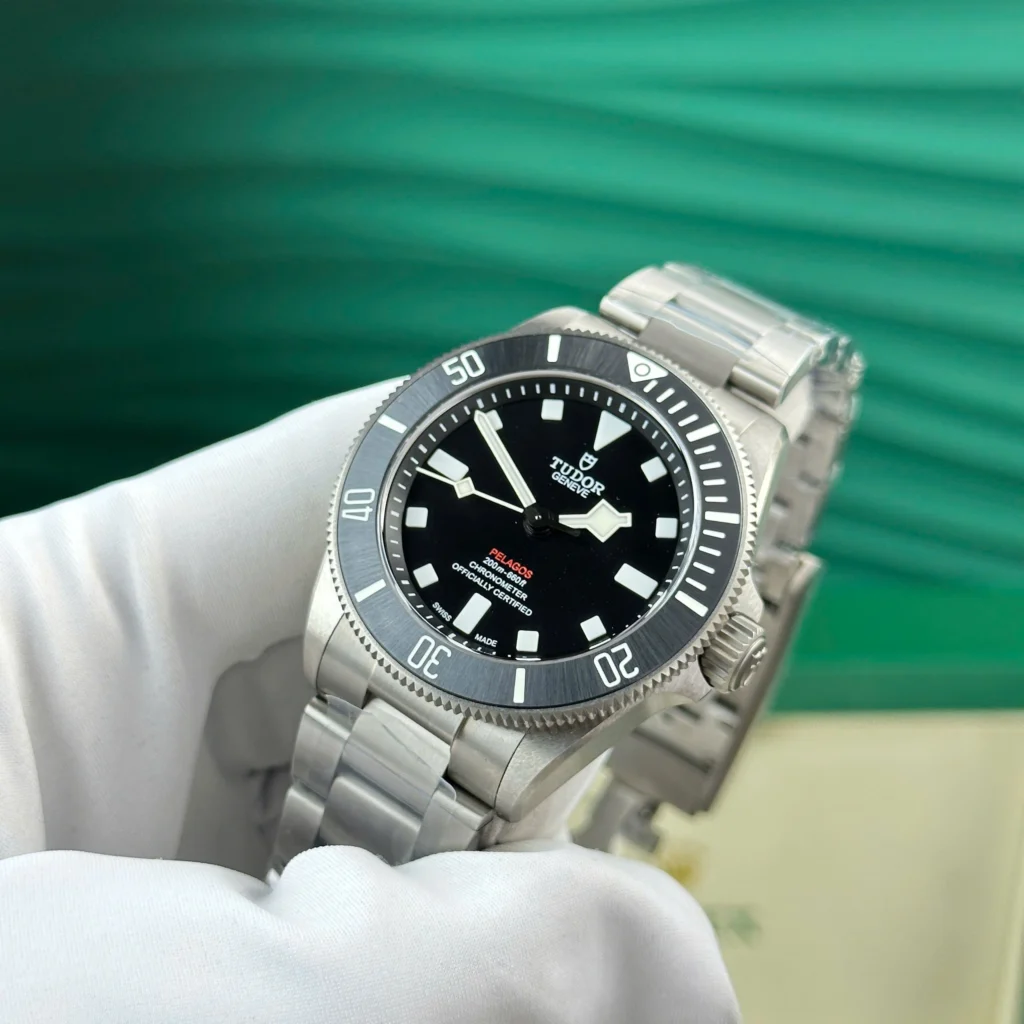 Super Clone Tudor 39mm Titanium — side profile