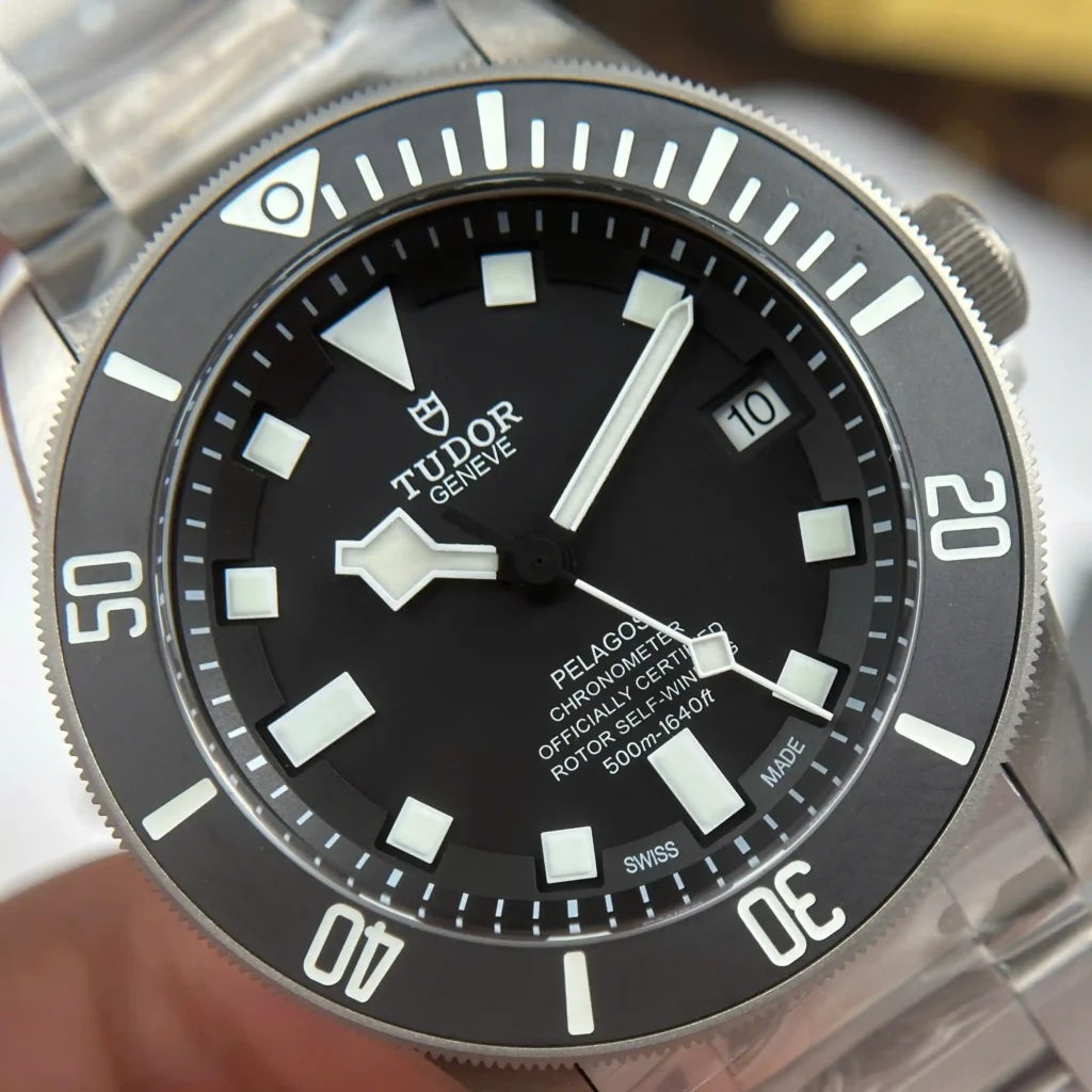 Super Clone Tudor 42mm Titanium — clasp and links
