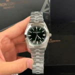 Super Clone Vacheron Constantin Overseas 4500V/110A-B483 41mm Green Dial — dial close-up